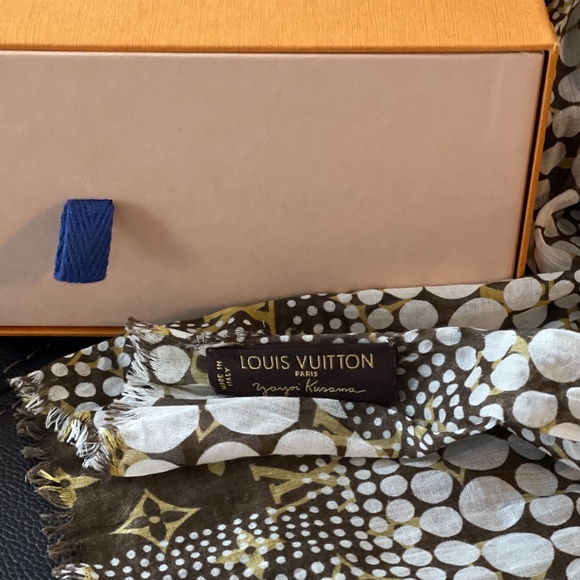 Louis Vuitton Yoyoi Kusama Scarf - Picture 8 of 8